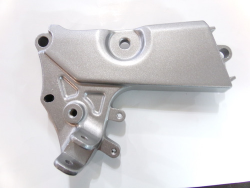 SOPORTE DE POSAPIE DELANTERO FZ 16 BASE