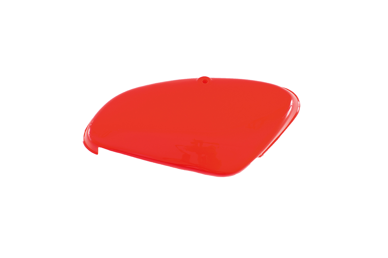 CUBIERTA LATERAL IZQUIERDA C90 STR COLOR ROJO TAPA