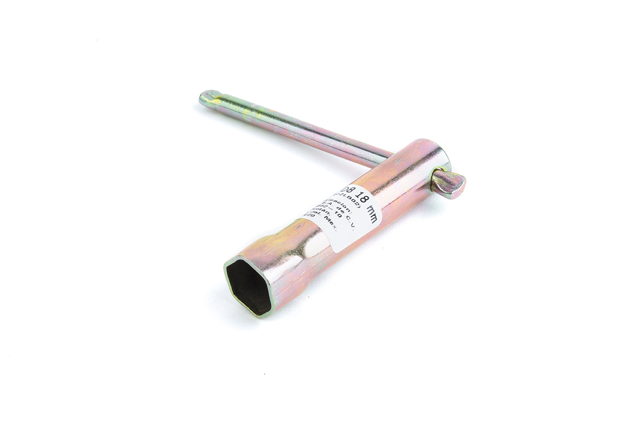 LLAVE DE BUJIA D8 18MM